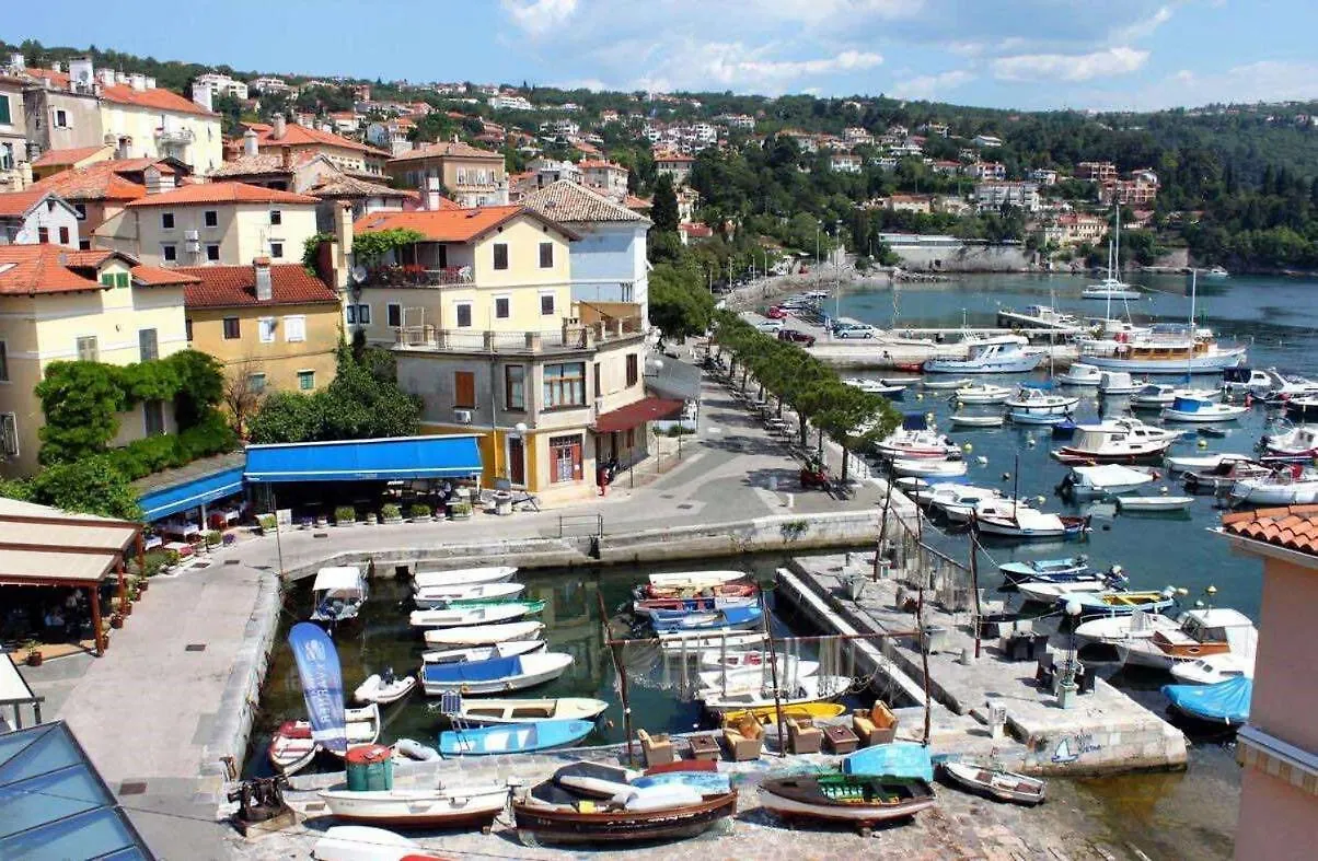 Soba U Vili 10 Metara Od Mora Opatija 0*,